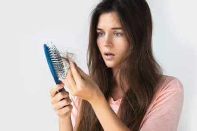 Confira os melhores tratamentos para a queda de cabelo feminino