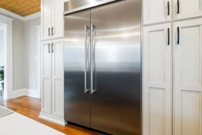 Qual é a melhor geladeira para sua cozinha: Inox ou branca?