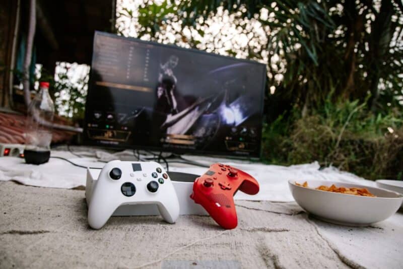 jogos 004 Xbox One S e Xbox One X lado a lado em análise comparativa