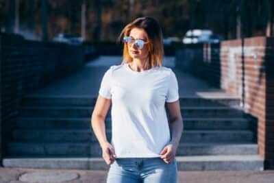 Tendências de moda feminina 2025: Camisetas e camisas oversized