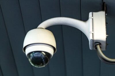 Como instalar câmera de segurança: passo a passo fácil para dentro e fora de casa