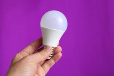 Lâmpada LED piscando e como resolver esse problema