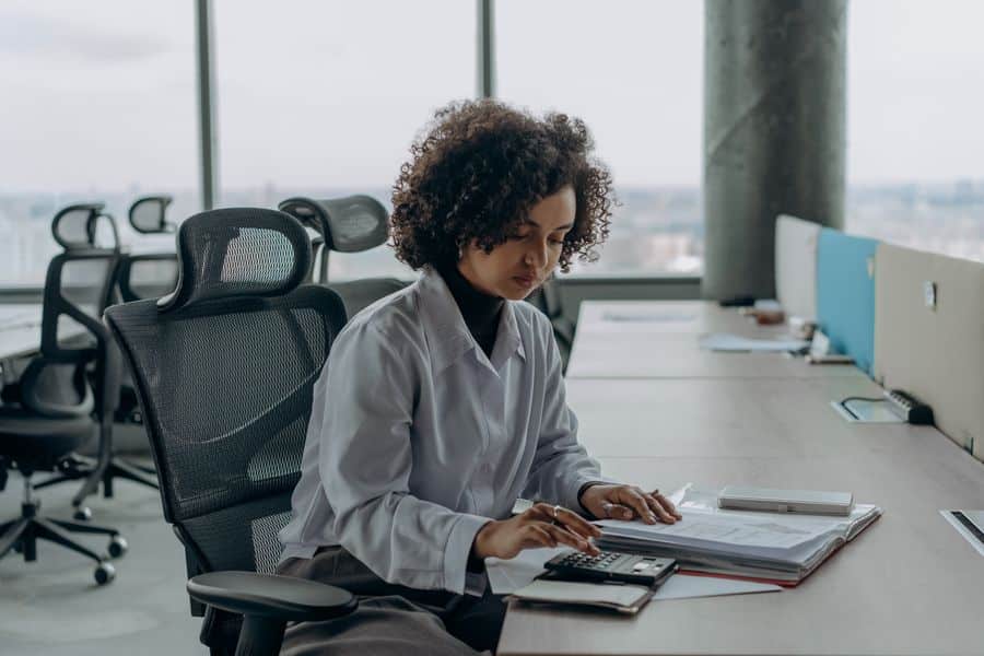 Imagen de Como escolher a melhor cadeira ergonômica para home office e saúde