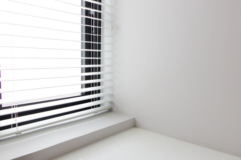 como escolher cortinas ou persianas manuais medidas luz mate portada Como escolher cortinas ou persianas manuais: medidas, luz e material por cômodo
